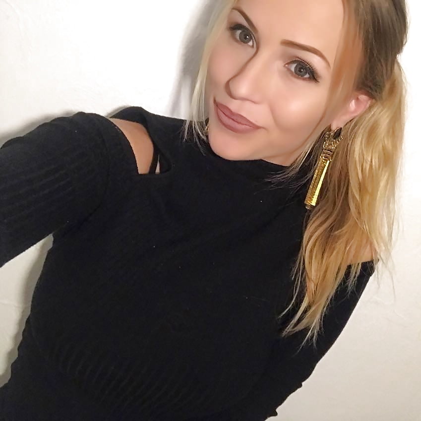 ElveBlonde from West Virginia, 38 years old