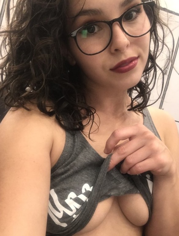 LauLau from Santa Ana, 29 years old