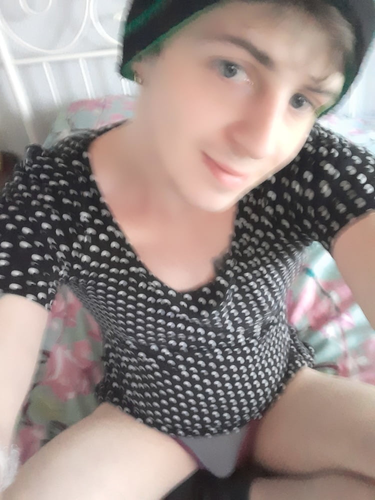GregDressesUp from Manchester, 28 years old