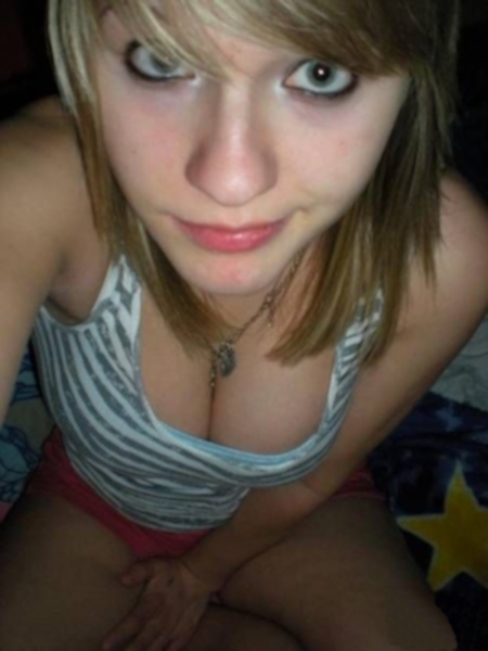 esme1984 from Moreno Valley, 31 years old